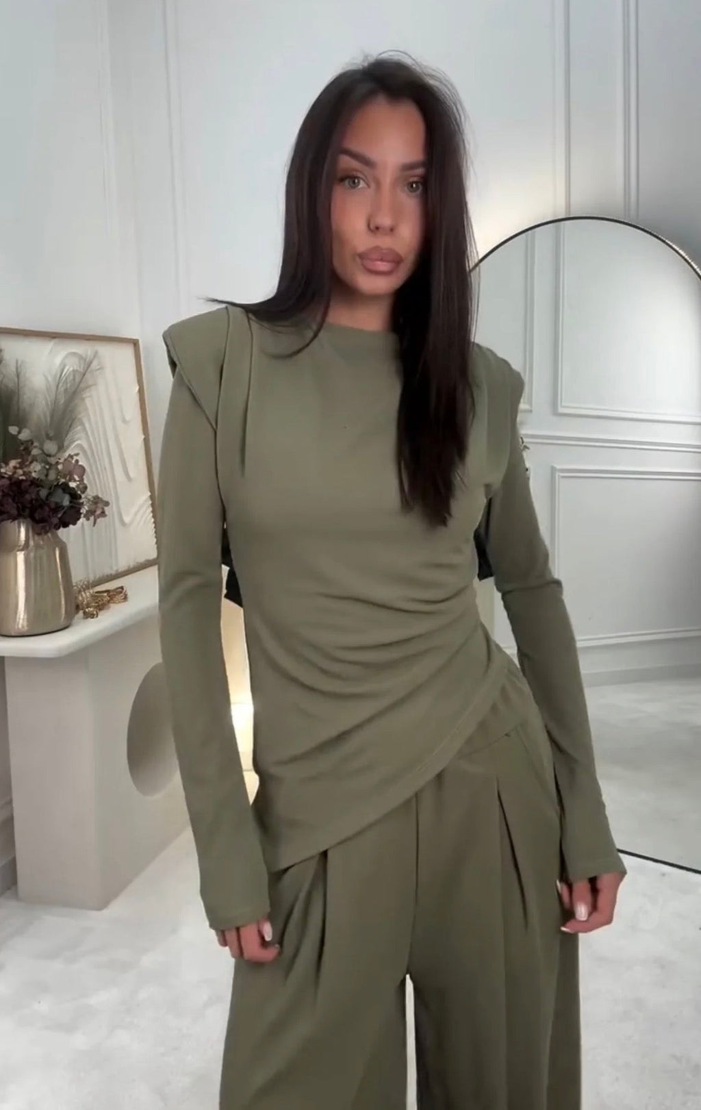 Set – halenka a wide-leg kalhoty v čokoládovém stylu