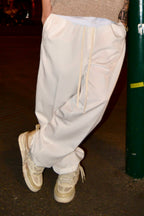 Elegantní pánské bílé jogger kalhoty – oversize střih