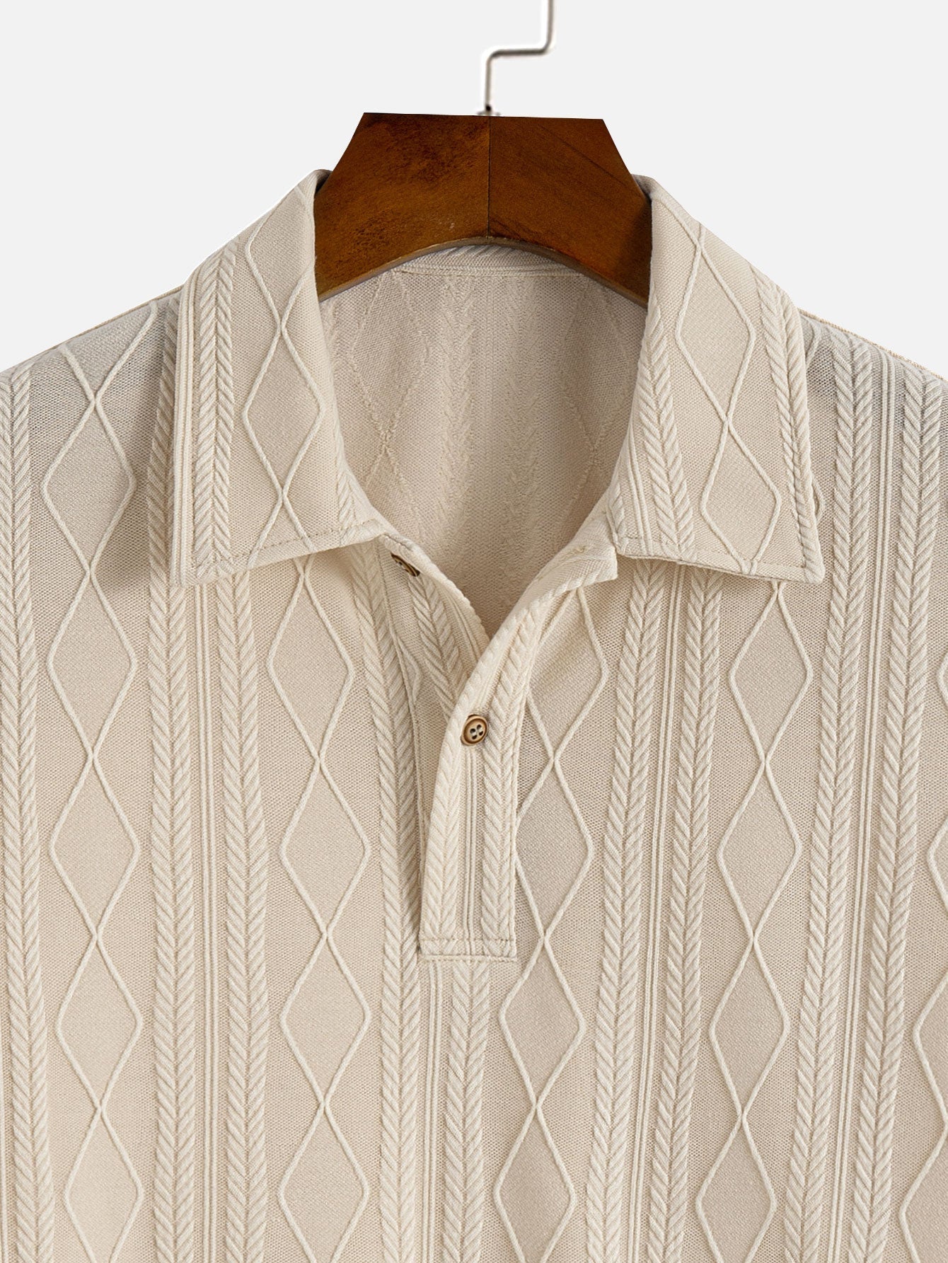 Set – geometrický jacquard polo a rovné kalhoty