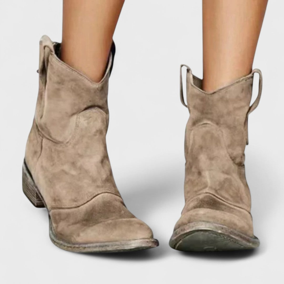 Dámské cowboy botky s širokým podpatkem – casual styl