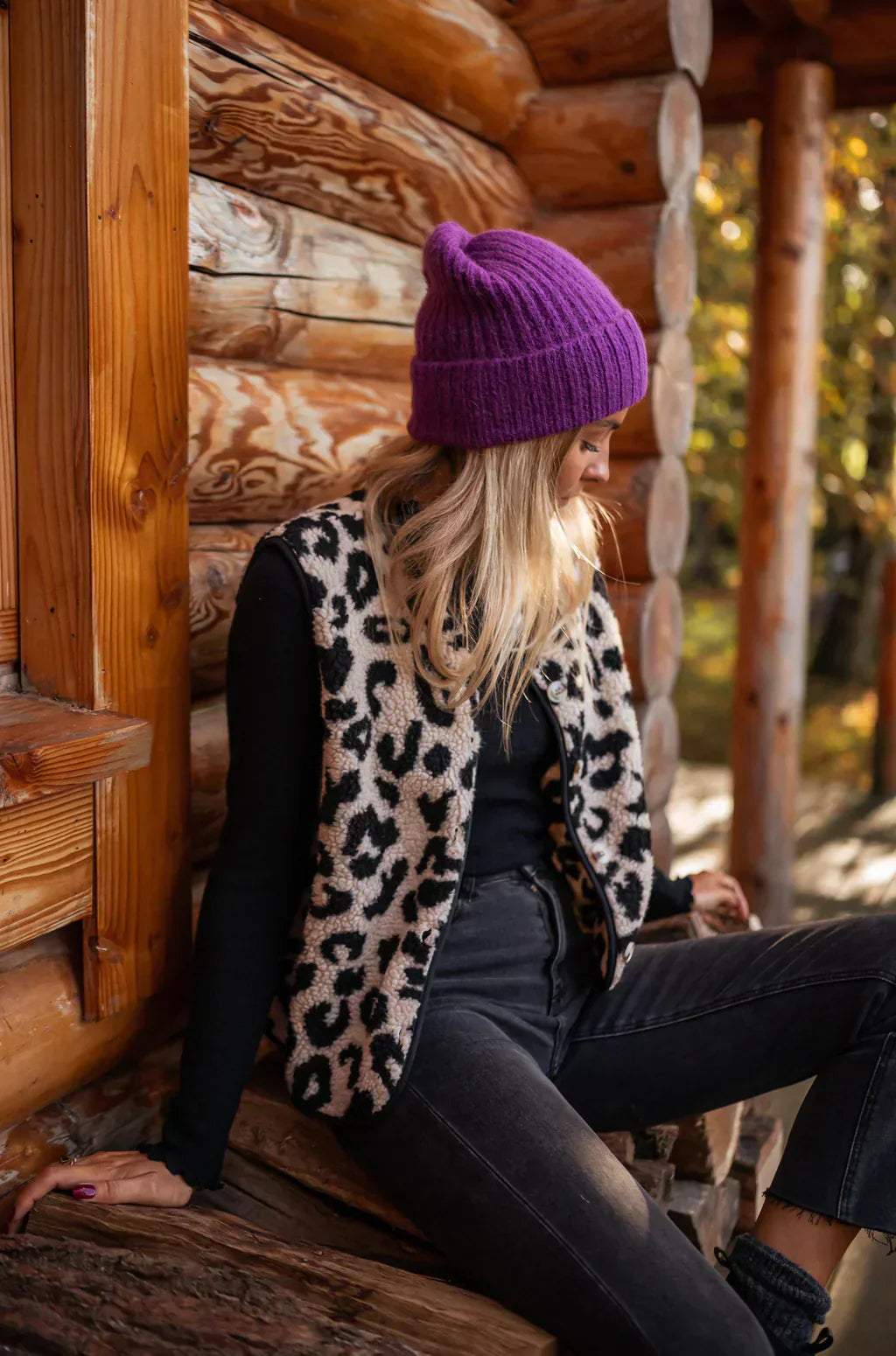 Leopardí prošívaná vesta – casual a chic look