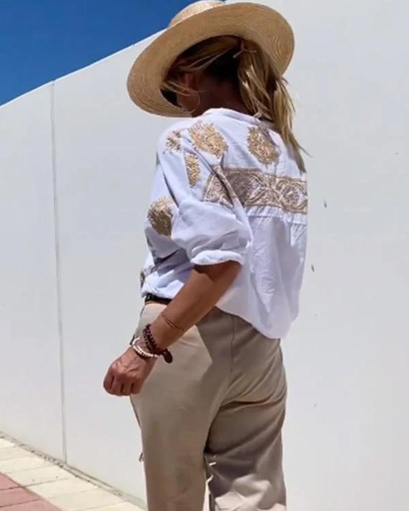 Vyšívaná halenka volného střihu – svěží a lehký styl
