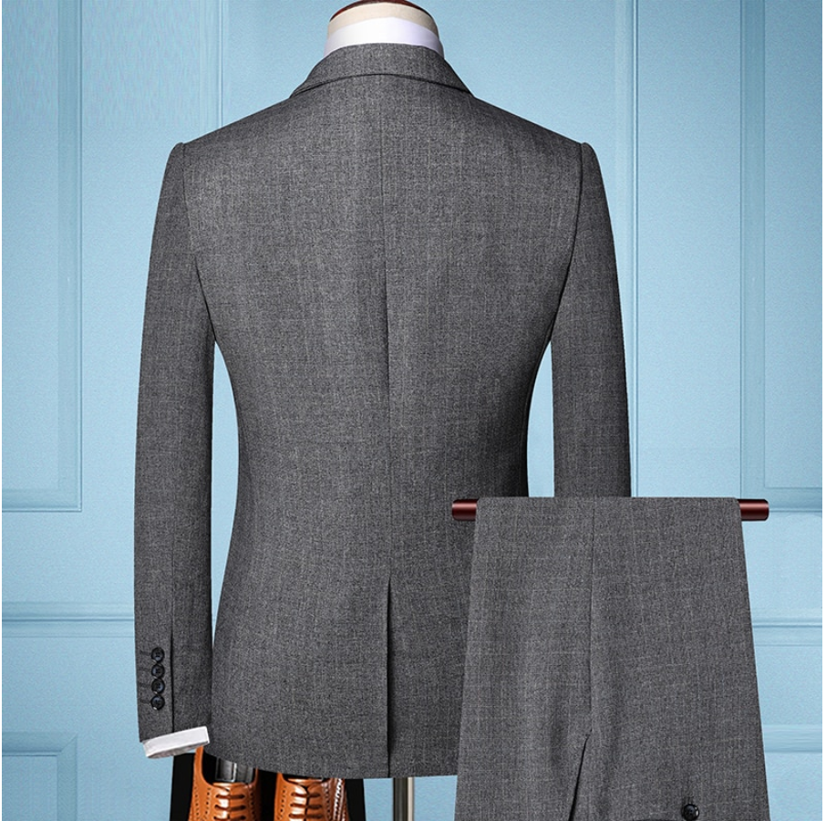 Pánský třídílný oblek slim fit pro formální příležitosti