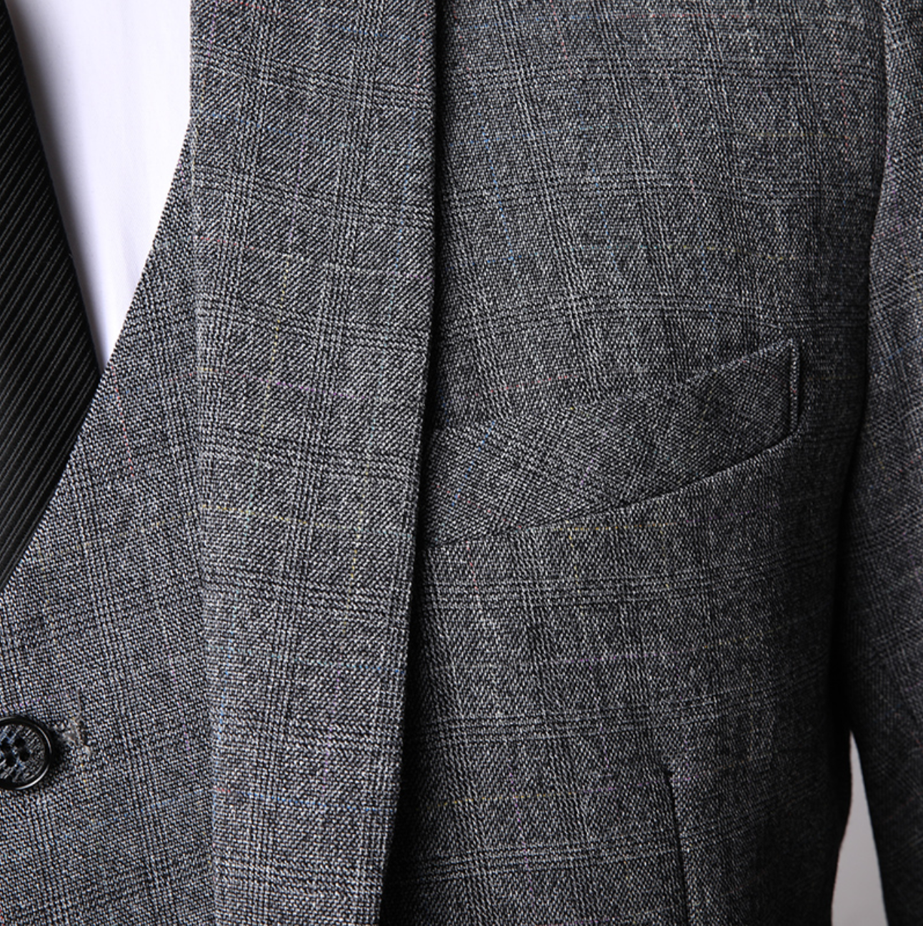Pánský třídílný oblek slim fit pro formální příležitosti