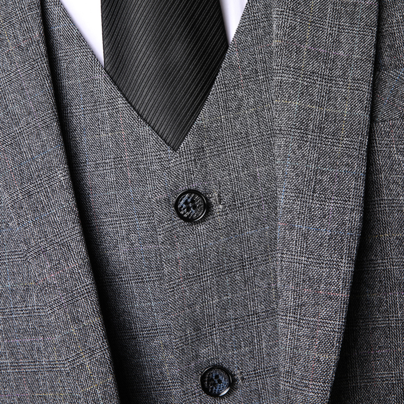 Pánský třídílný oblek slim fit pro formální příležitosti