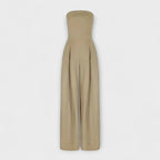 Elegantní overal se srdíčkovým výstřihem – lichotivý střih