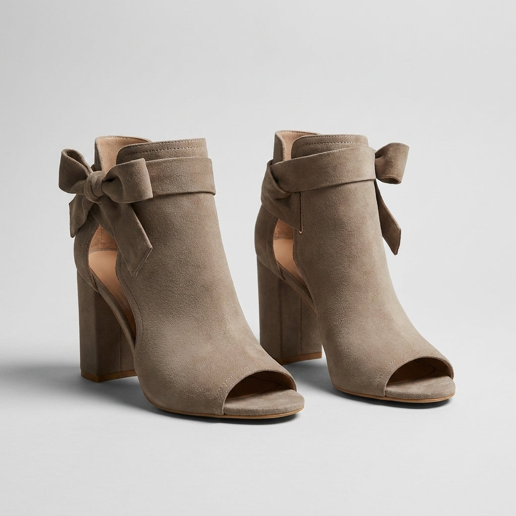 Elegantní sandál s širokým podpatkem, mašlí a peep-toe