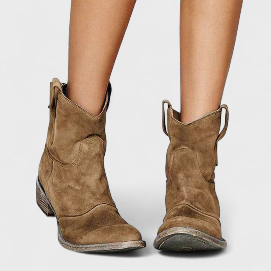 Dámské cowboy botky s širokým podpatkem – casual styl