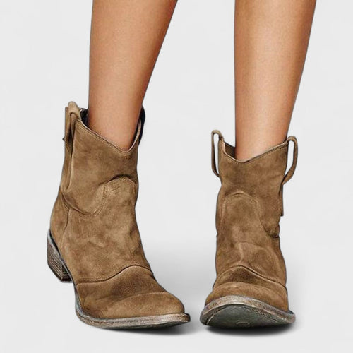 Dámské cowboy botky s širokým podpatkem – casual styl
