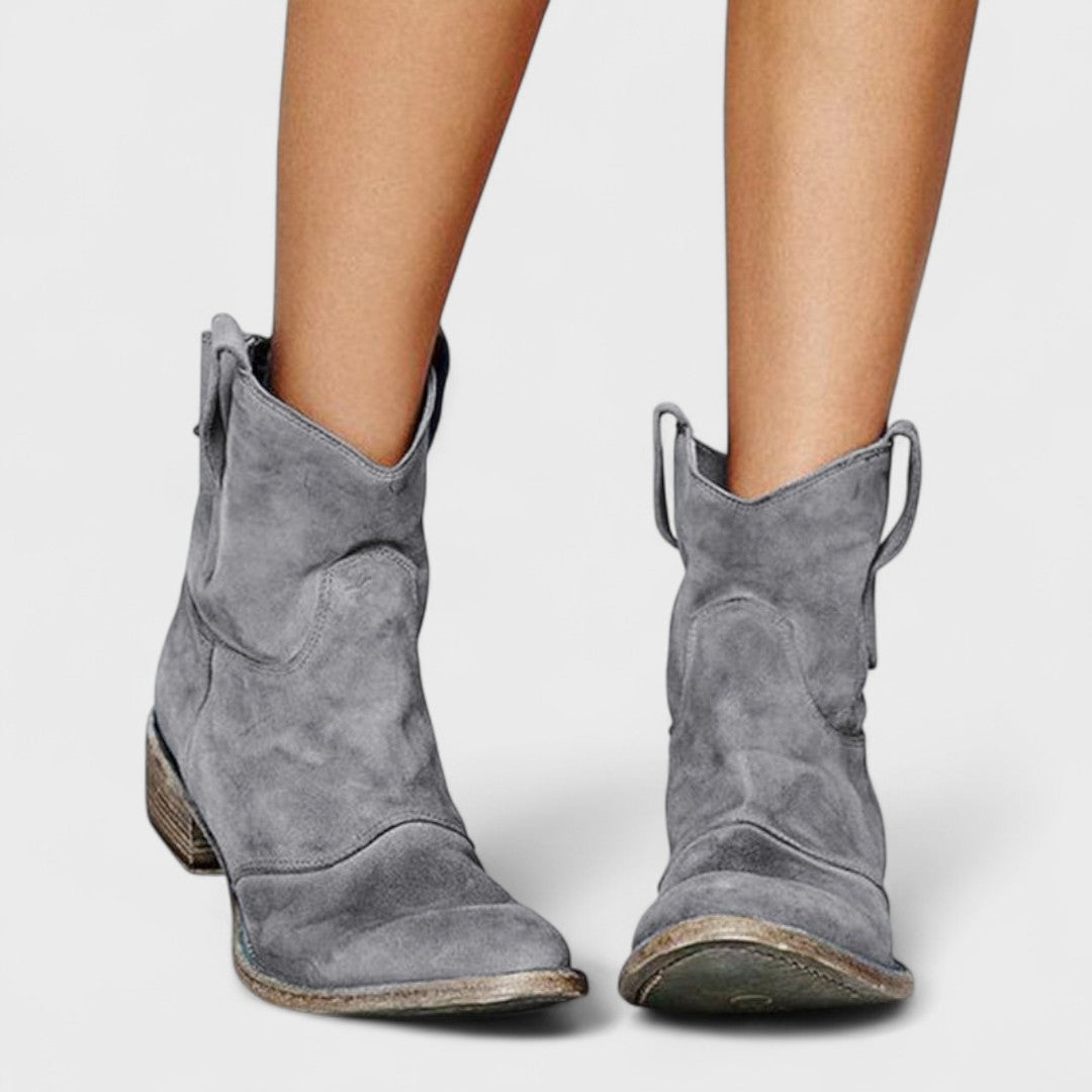 Dámské cowboy botky s širokým podpatkem – casual styl