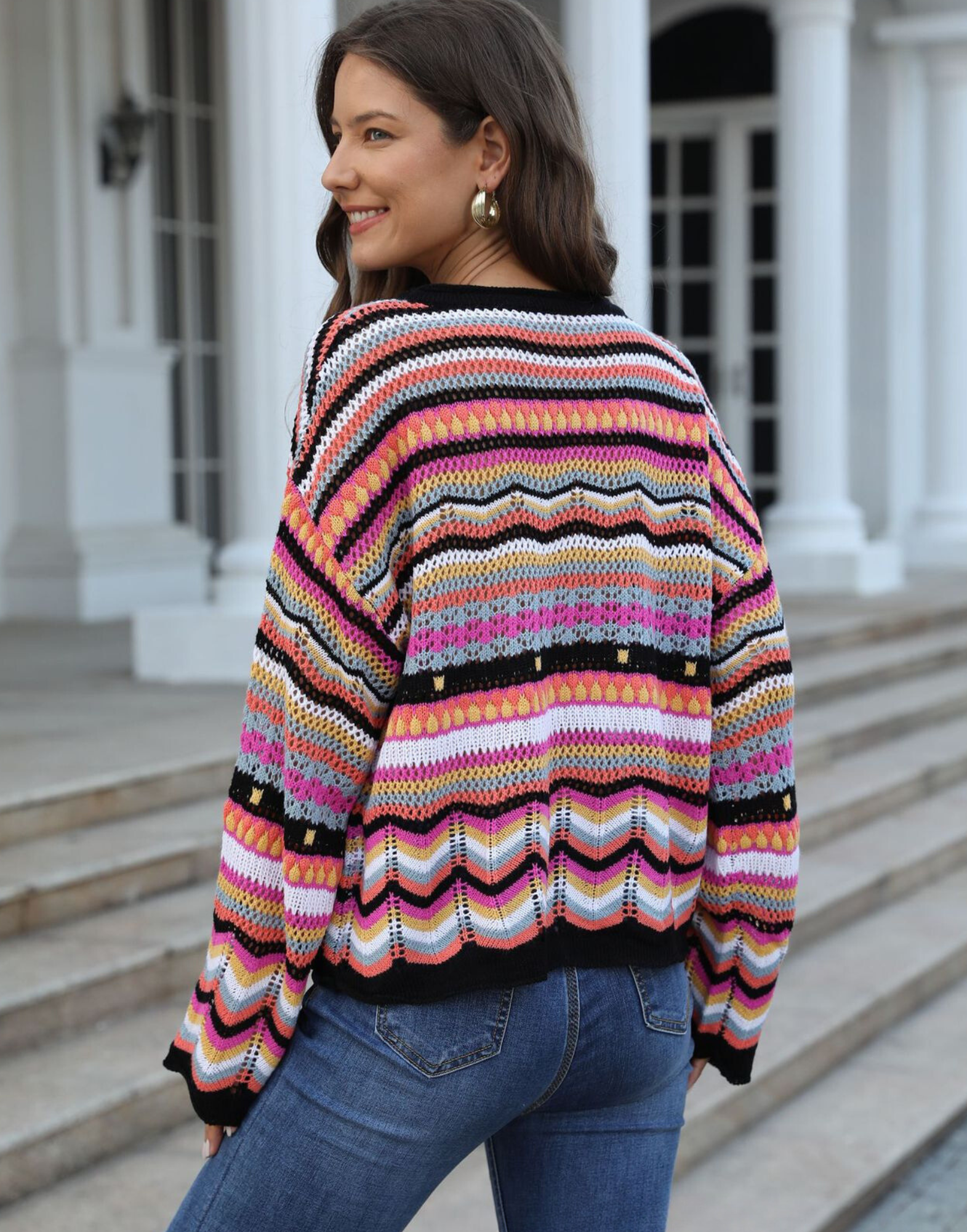Barevný pletený svetr – styl a pohodlí