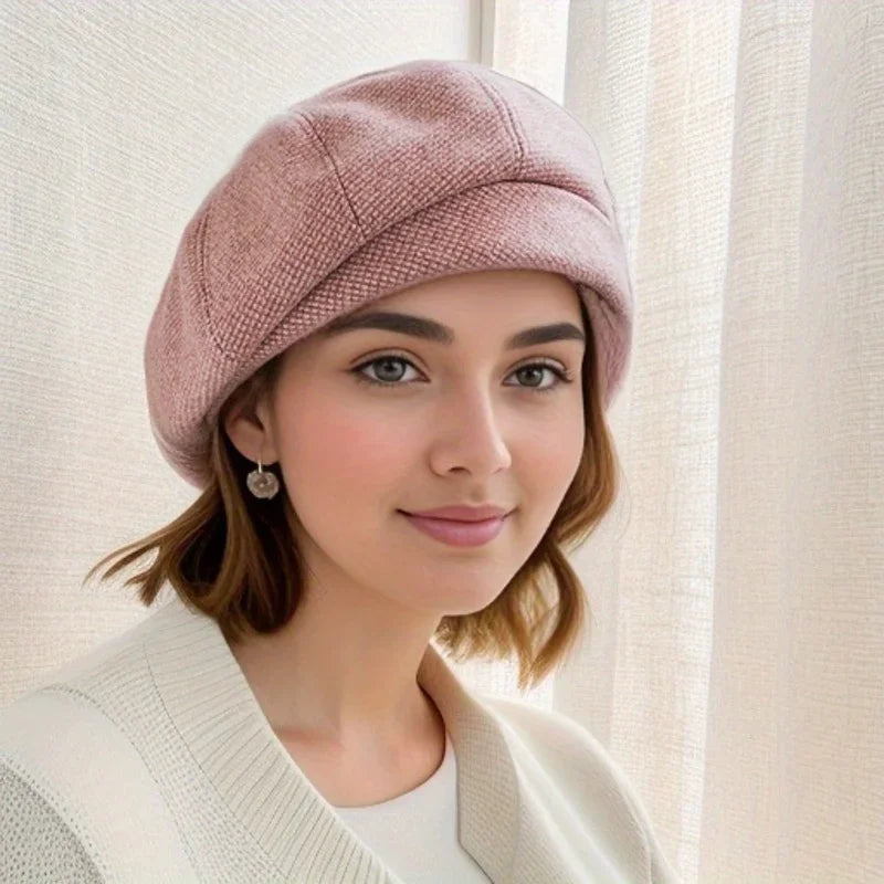Elegantní dámský baret z jemné tkaniny