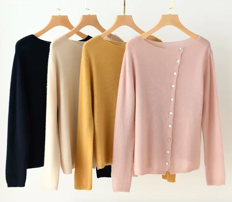 Dámský kardigan z jemného pletu – casual chic styl