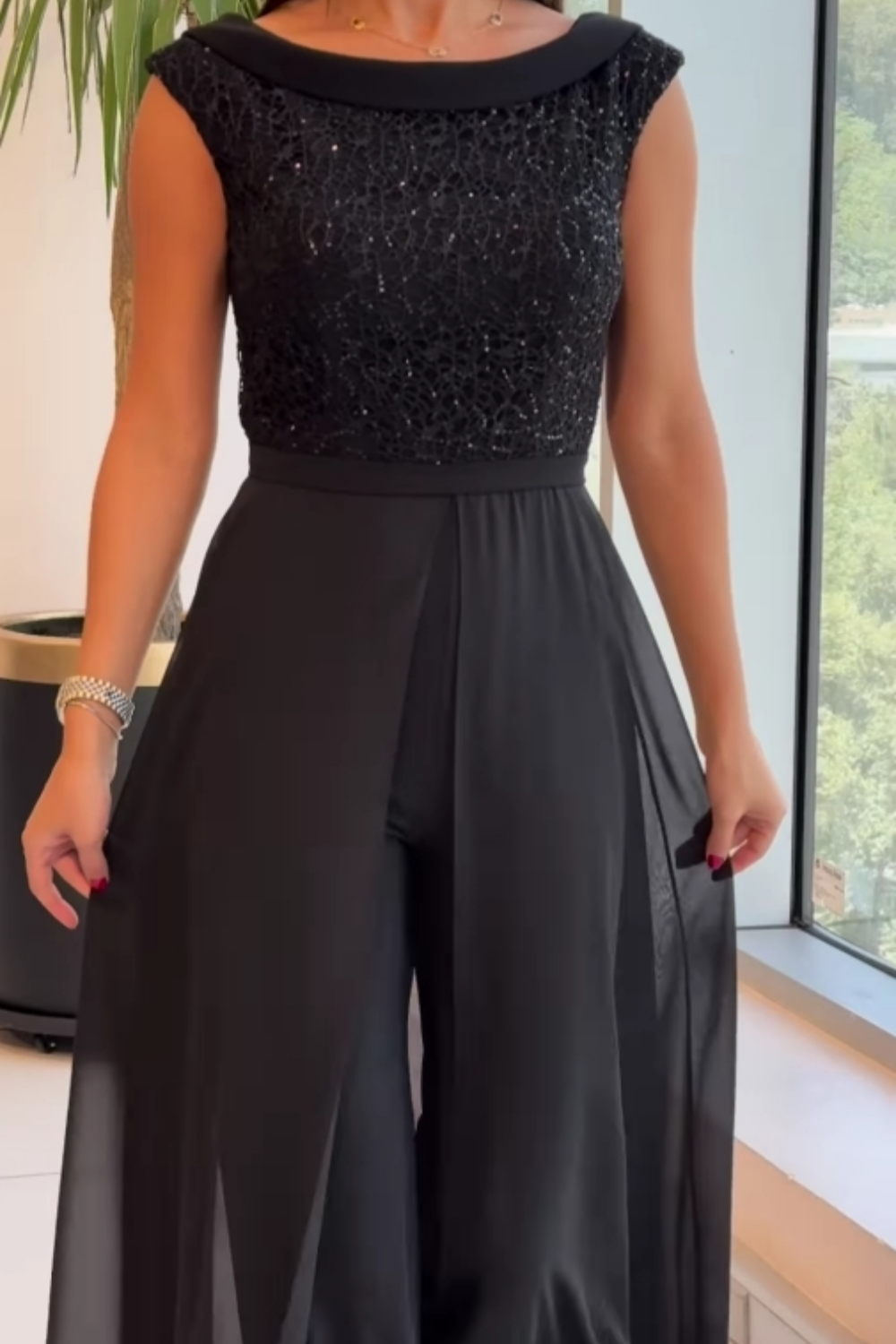 Černý galavečerní jumpsuit s překrytou šifonovou sukní