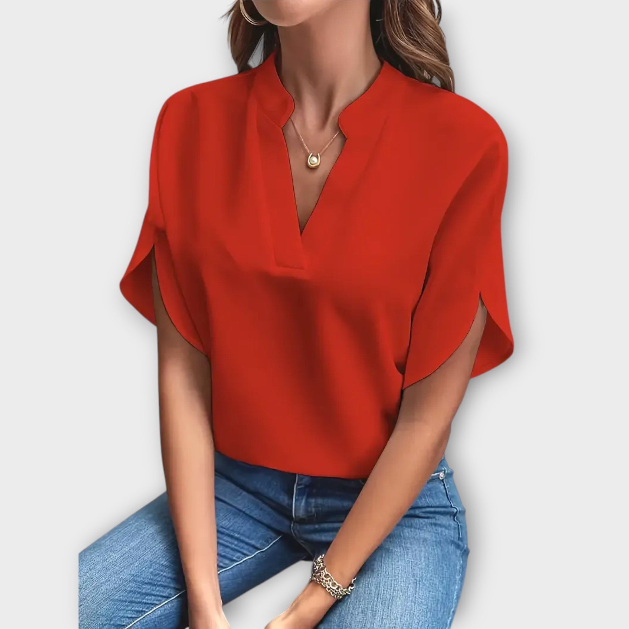 Letní elegantní halenka s uvolněným výstřihem do V