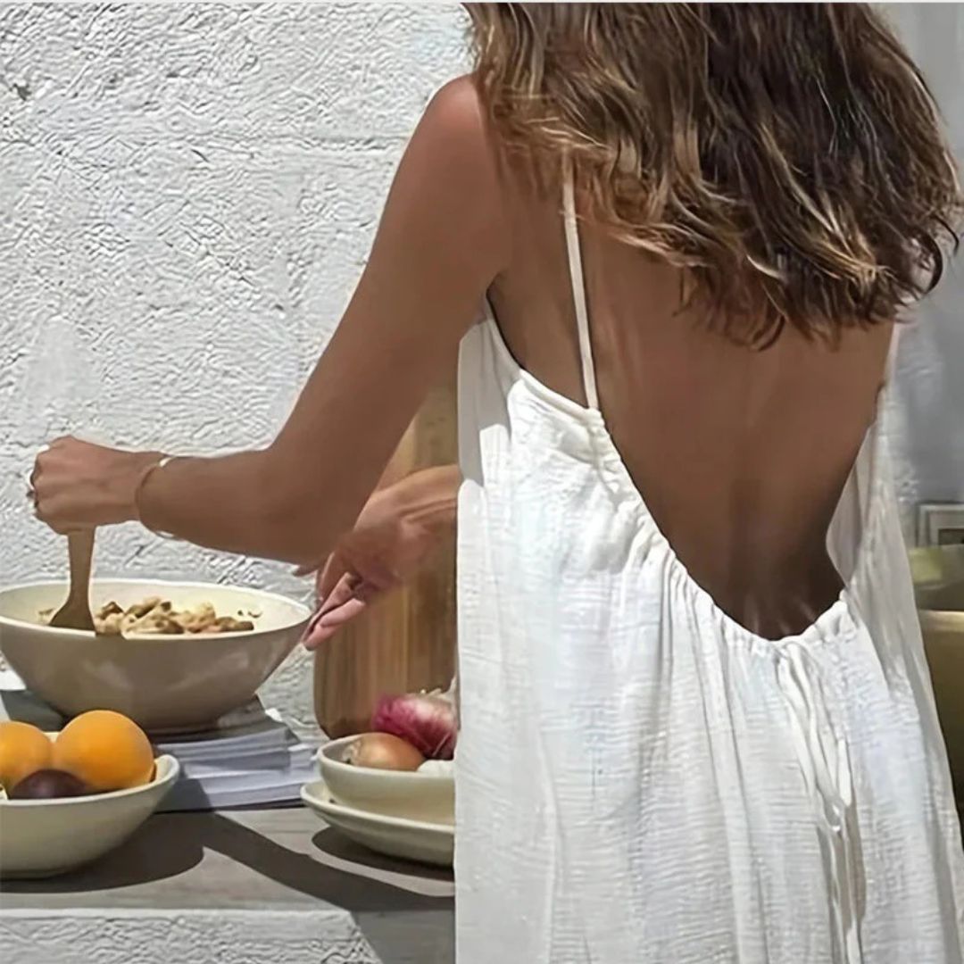 Černé šaty s nastavitelnou zádovou částí – Pohodlné a sexy