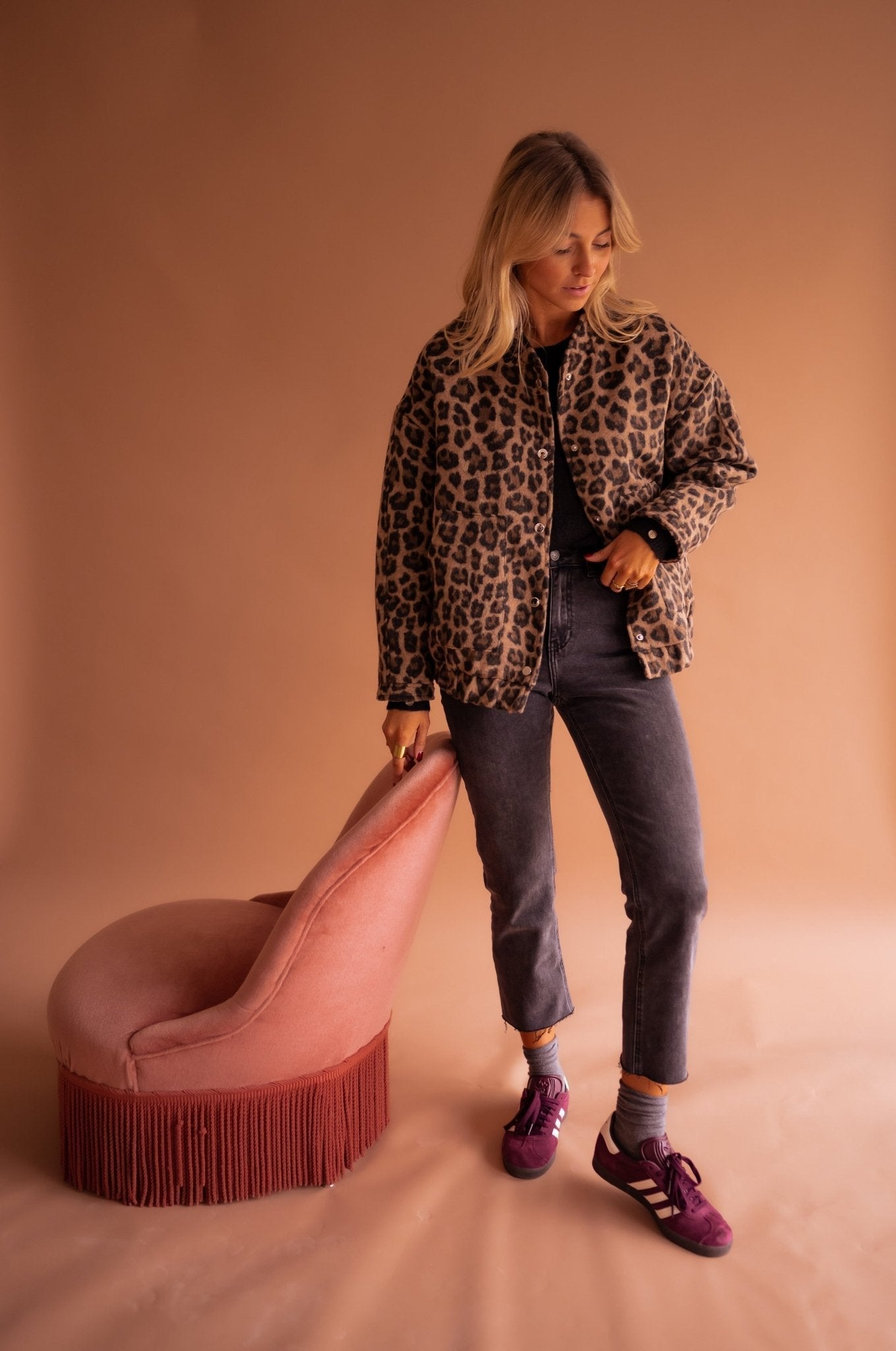 Krátká bunda s leopardím vzorem pro ženy