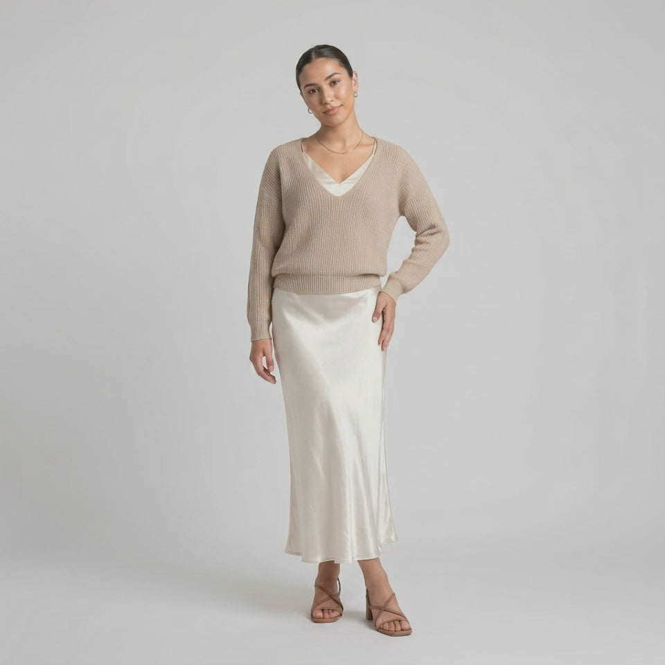 Elegantní midi saténový set s pleteným svetrem